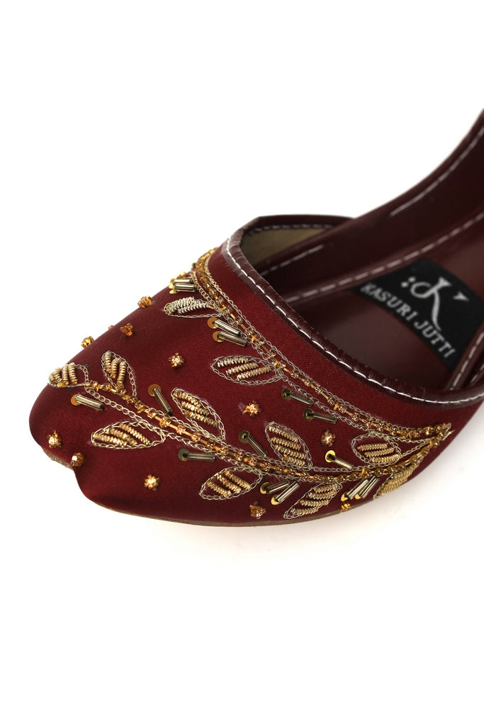 Ruby Ember Kasuri Jutti red shoe with golden thread - closeup