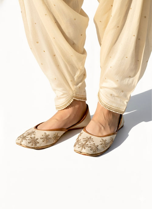 Tilla Work Kasuri Jutti worn with a matching outfit on a white background