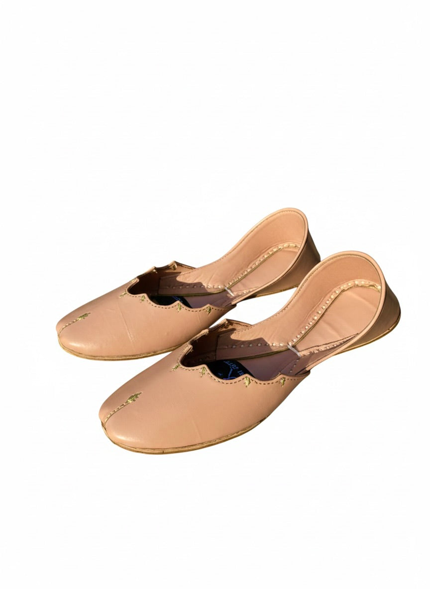 Beige Kasuri jutti pair side view