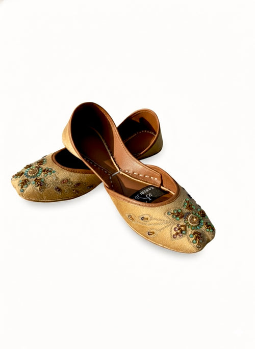 Light golden Kasuri jutti pair with shiny bead and stone work