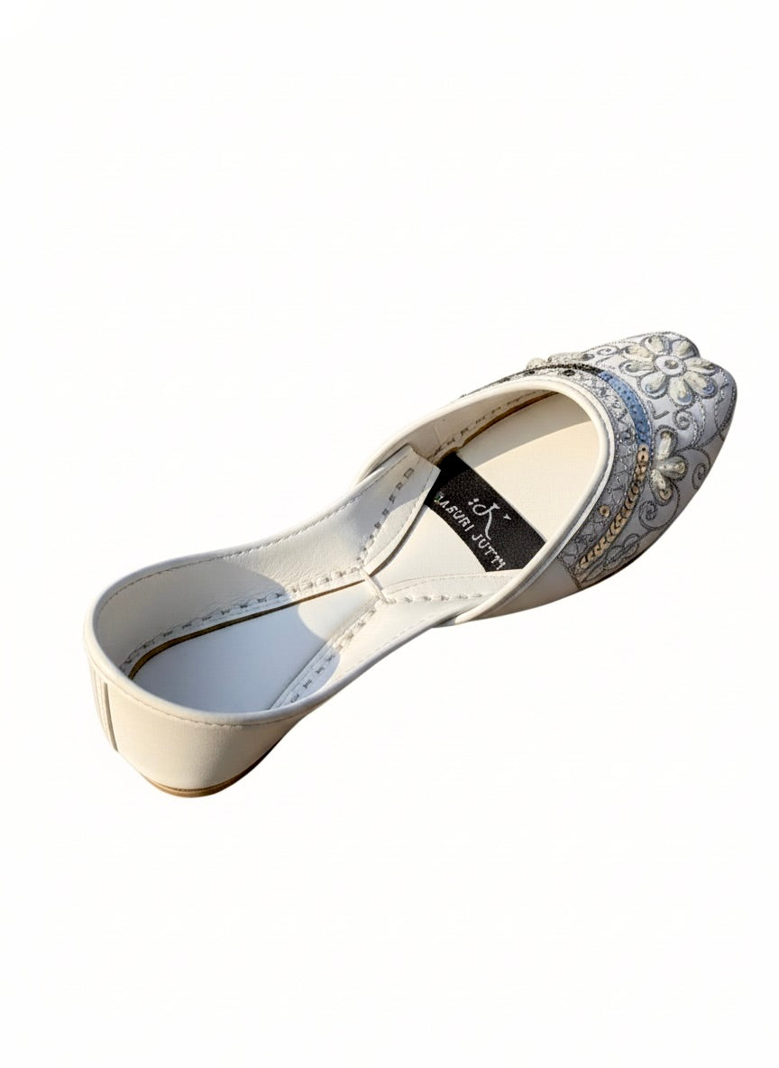 Inside view of white Kasuri jutti with brand label