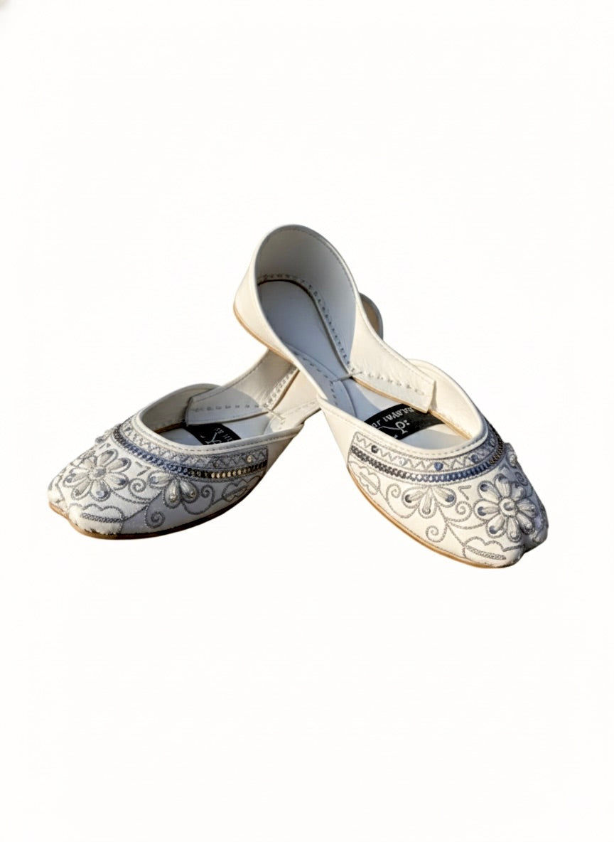 White Kasuri jutti pair with silver flower and sequin design